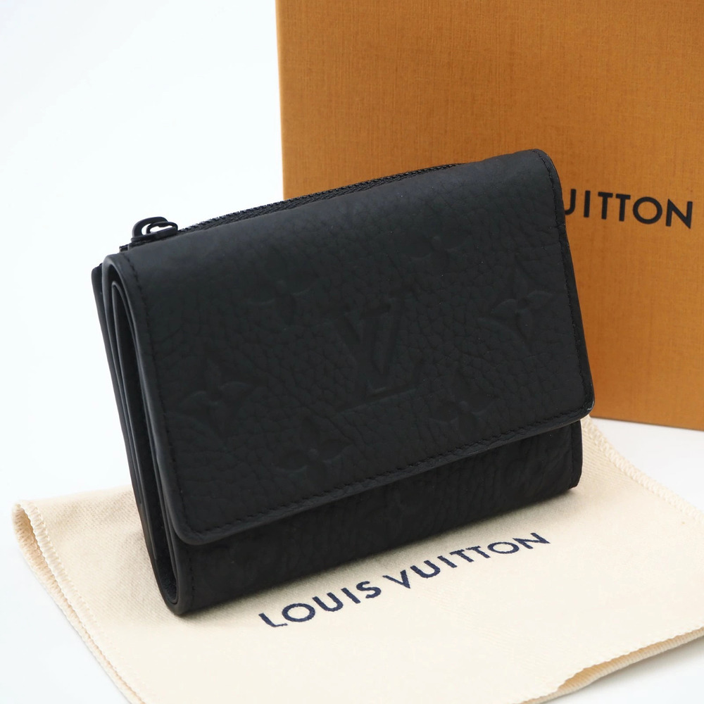 Louis Vuitton Portefeuille Pilot Tri fold wallet black Taurillon leather